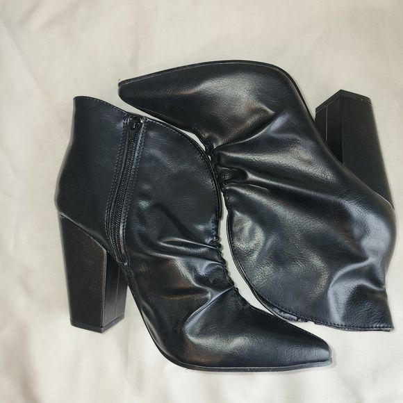 Women's Black Ruched Detail Pointed Toe Bootie Size 9 - Picture 3 of 4